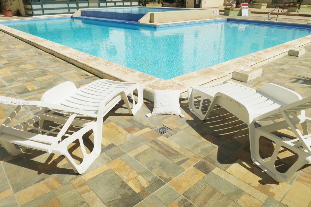 Stunning Penthouse Roof Terrace & Communal Swimming Pool St. Paul's Bay Exterior foto